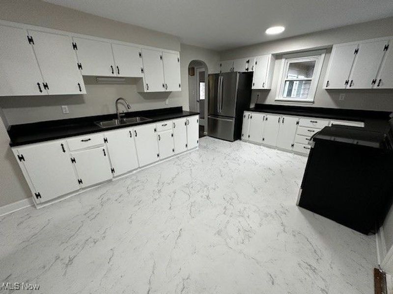 10488 Dewhurst Road, Elyria, OH 44035 Photo 4