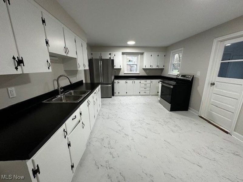 10488 Dewhurst Road, Elyria, OH 44035 Photo 5