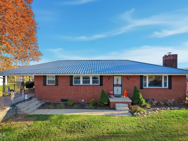 432 Dogwood Street, Mount Carmel, TN 37645