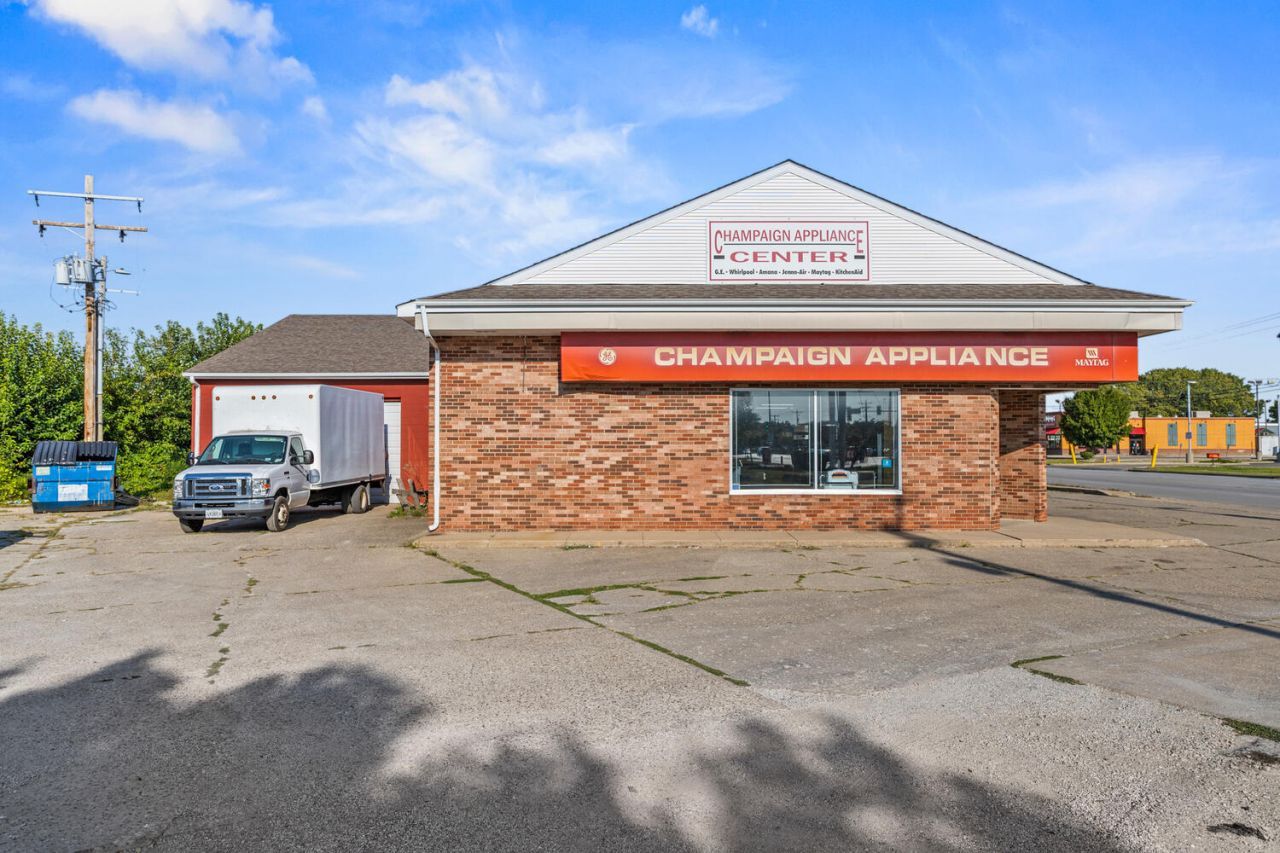 909 W Bloomington Road, Champaign, IL 61821