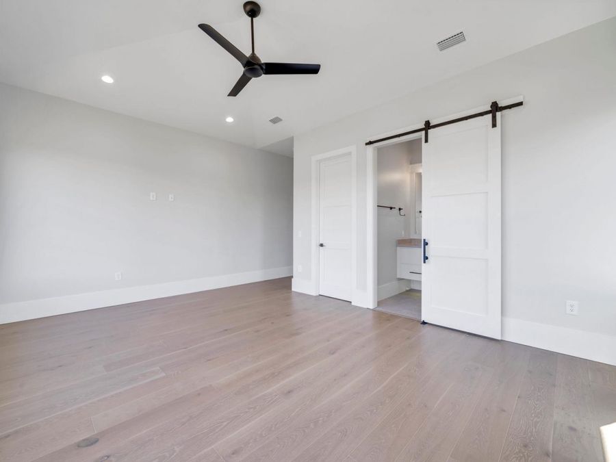 Property Image 136