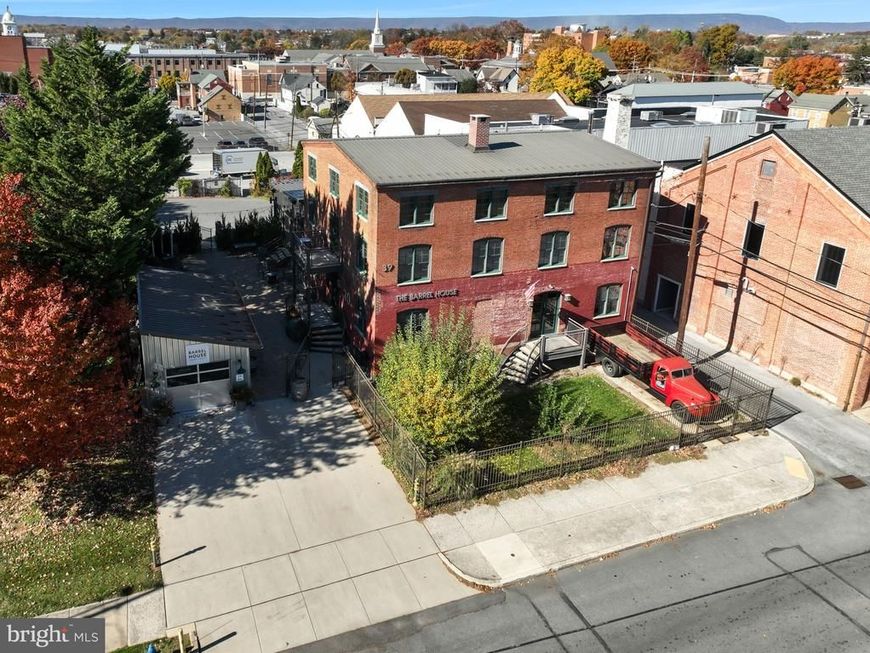 39 N 3rd Street, Chambersburg, PA 17201 Main Photo