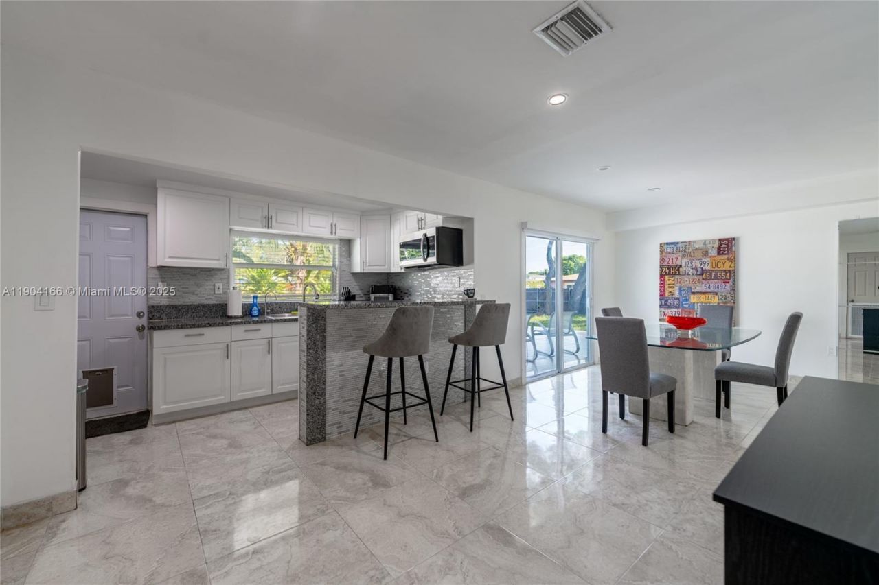 947 NE 149th St, Miami, FL 33161 Photo