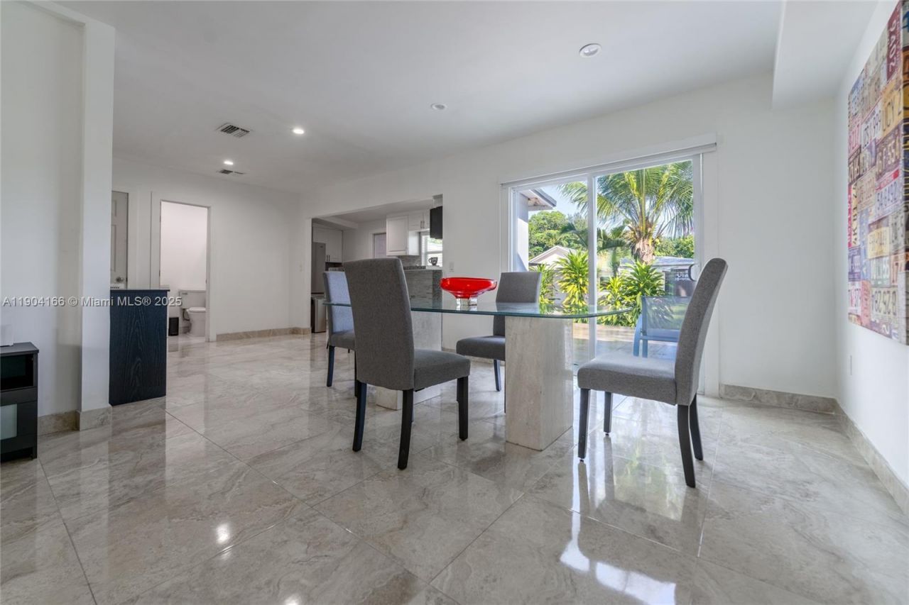 947 NE 149th St, Miami, FL 33161 Photo