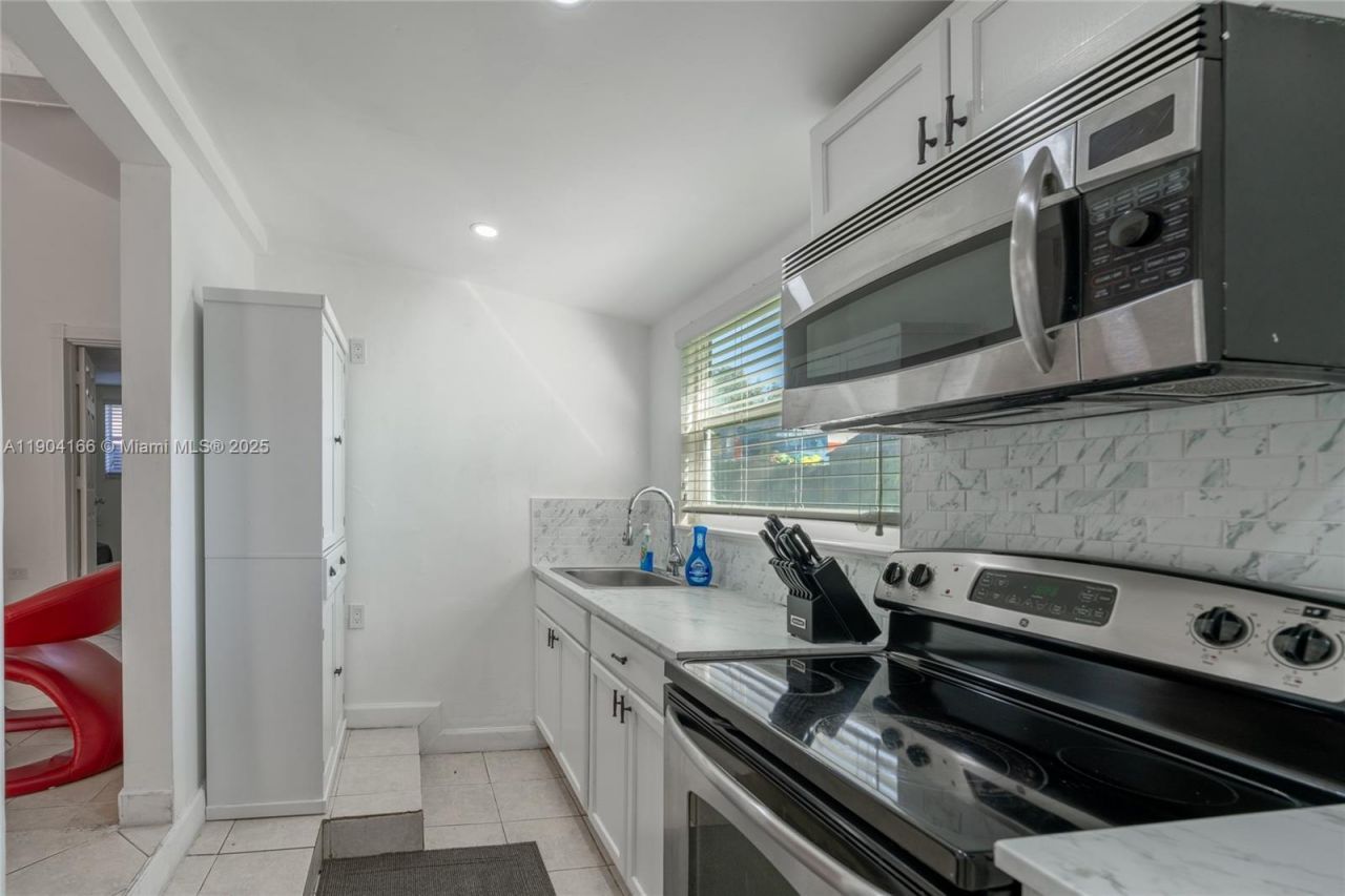 947 NE 149th St, Miami, FL 33161 Photo