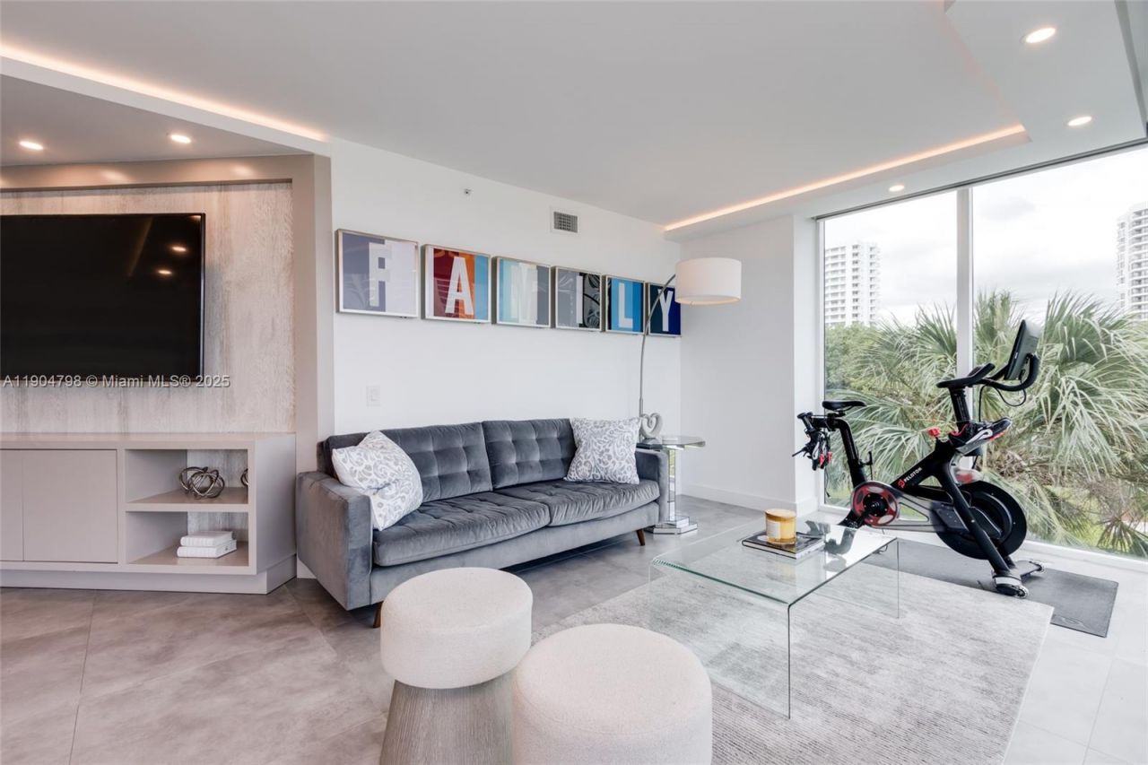 3370 Hidden Bay Dr, Unit 303, Aventura, FL 33180 Photo