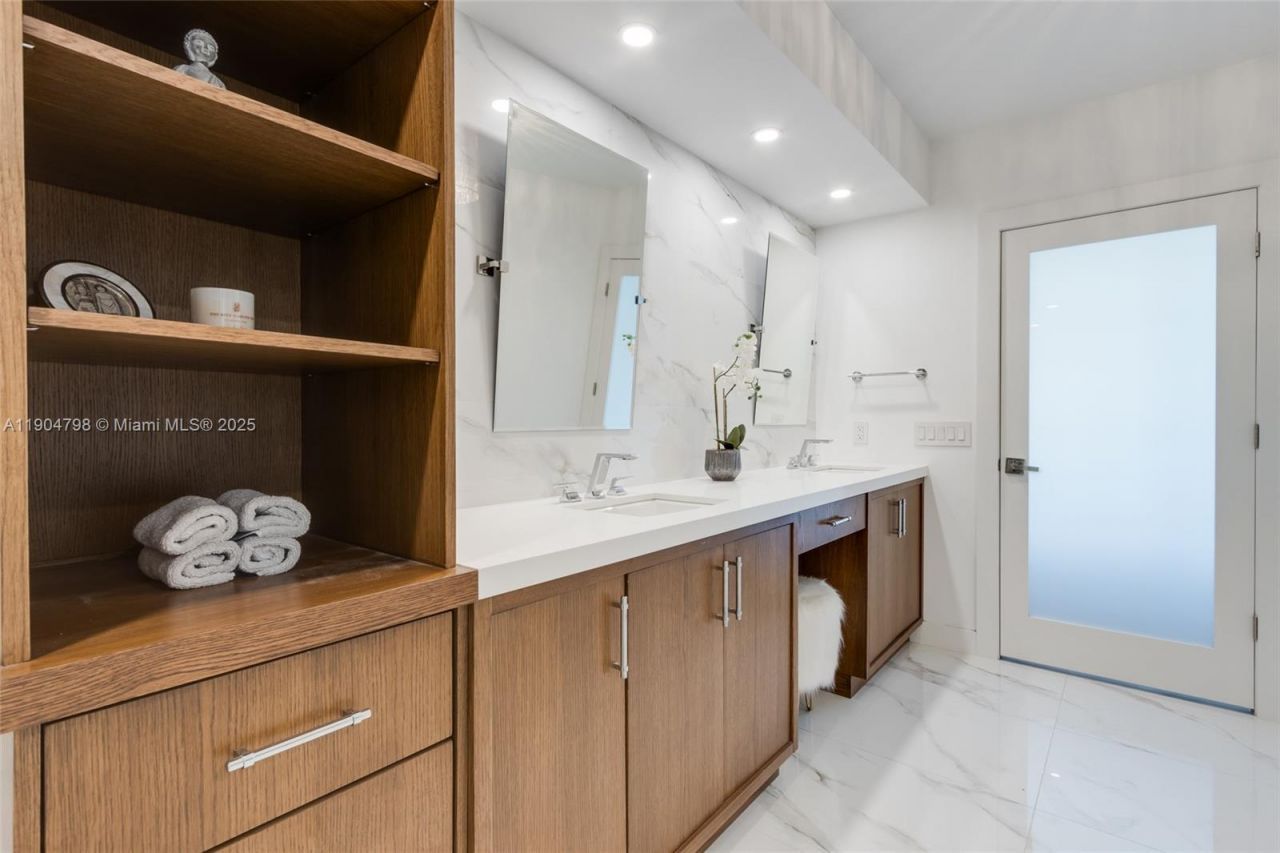 3370 Hidden Bay Dr, Unit 303, Aventura, FL 33180 Photo