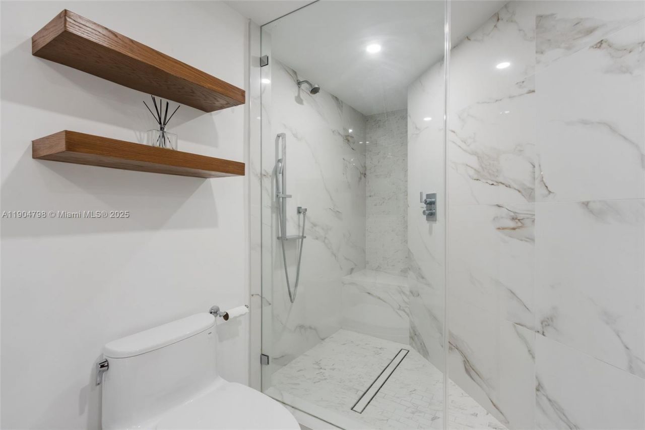 3370 Hidden Bay Dr, Unit 303, Aventura, FL 33180 Photo