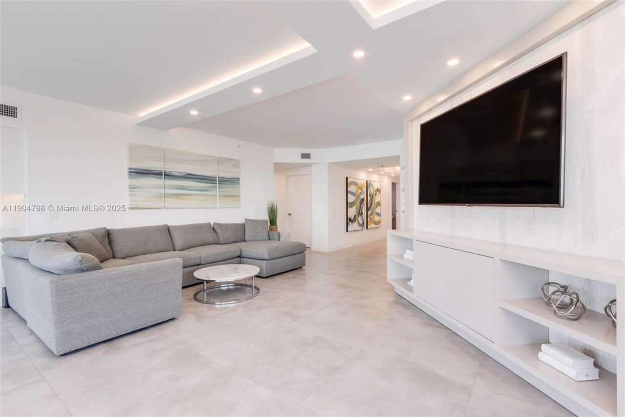 3370 Hidden Bay Dr, Unit 303, Aventura, FL 33180 Photo