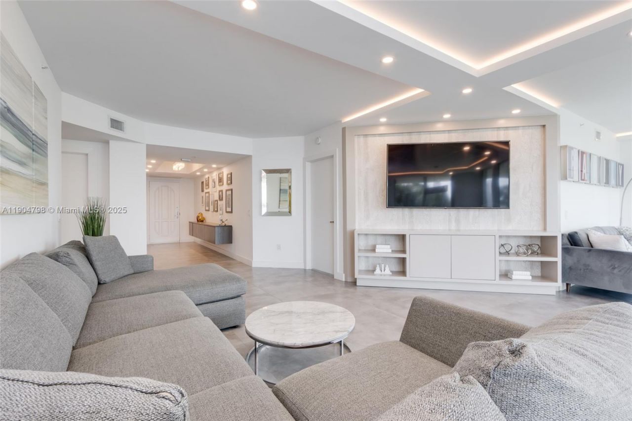 3370 Hidden Bay Dr, Unit 303, Aventura, FL 33180 Photo