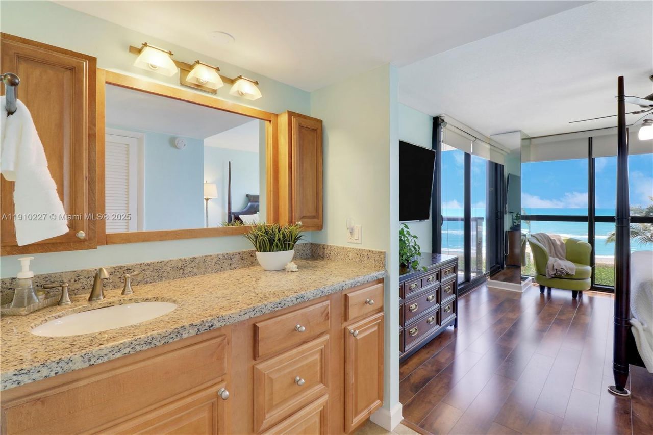 10410 S Ocean Dr, Unit 405, Jensen Beach, FL 34957 Photo