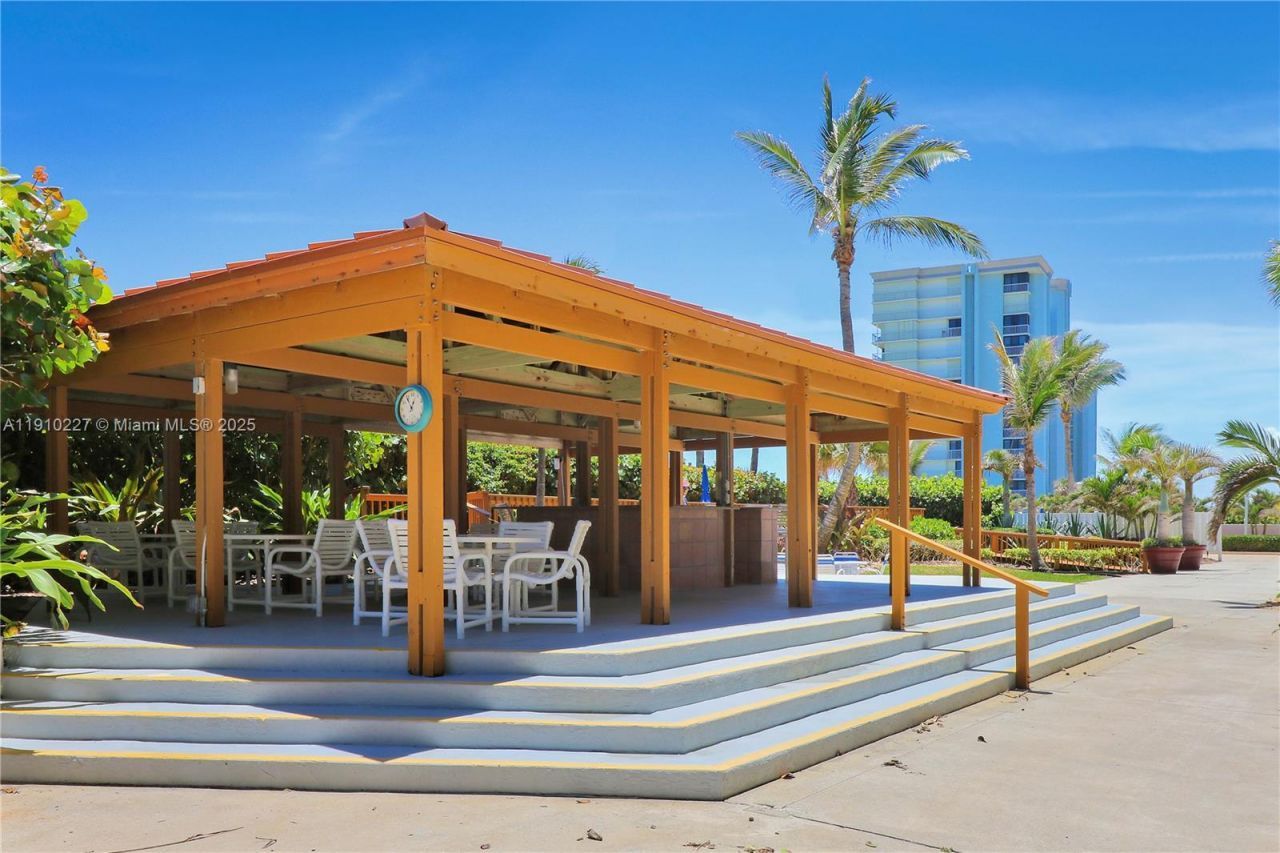 10410 S Ocean Dr, Unit 405, Jensen Beach, FL 34957 Photo