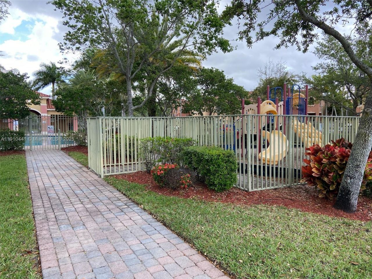 1002 SW 144th Ave, Unit 605, Pembroke Pines, FL 33027 Photo