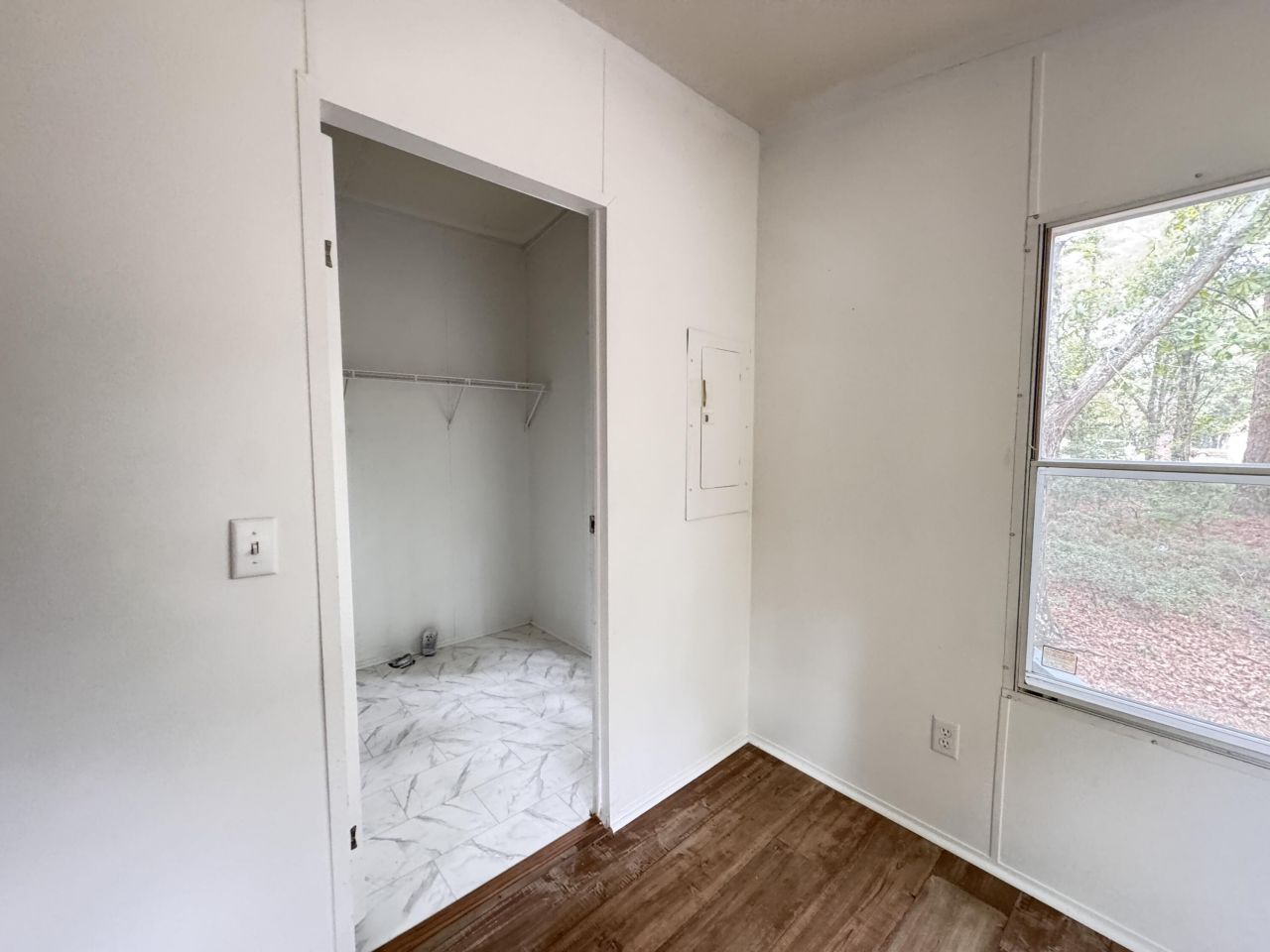 165 Camelot Place Photo 13