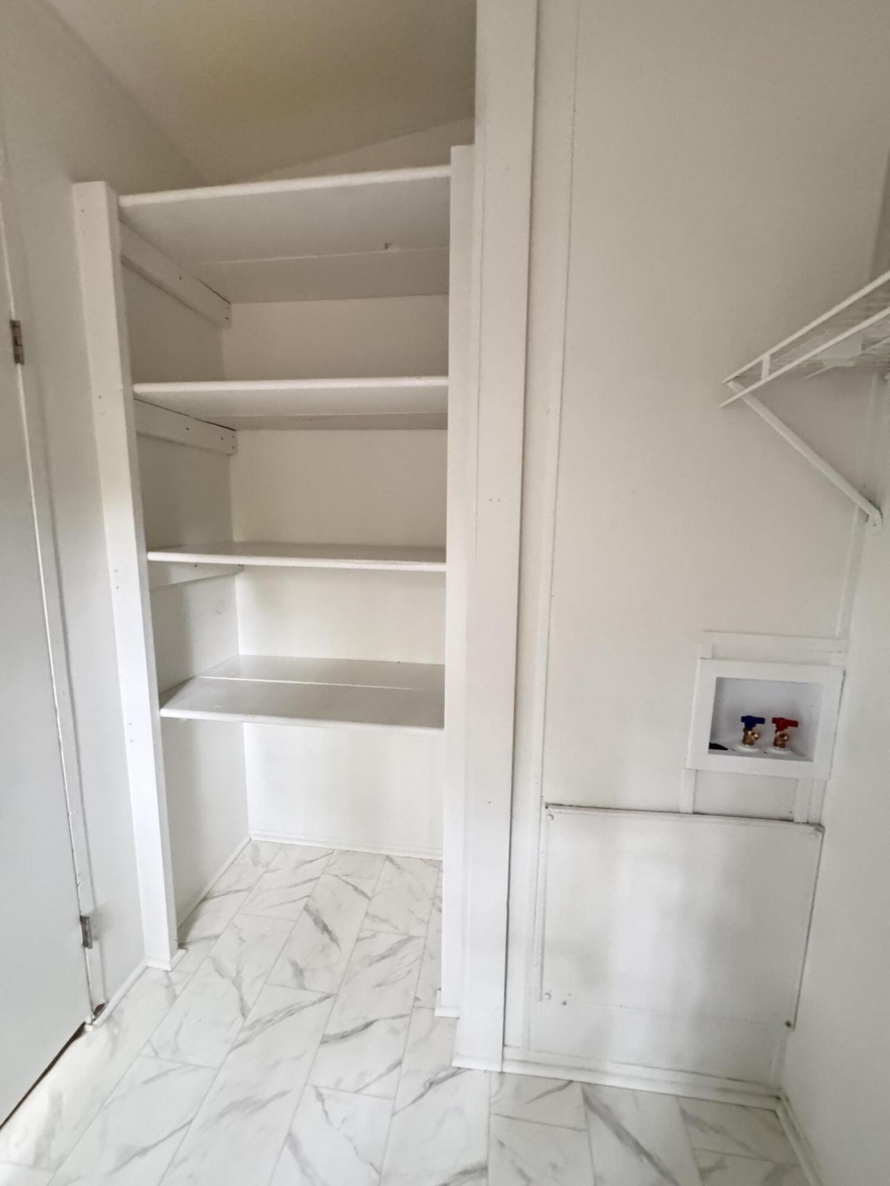 165 Camelot Place Photo 15