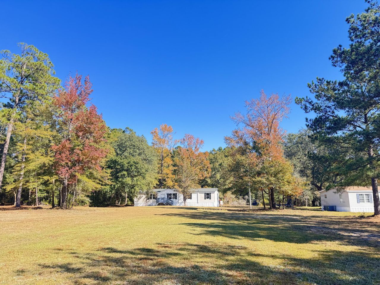 165 Camelot Place Photo 2