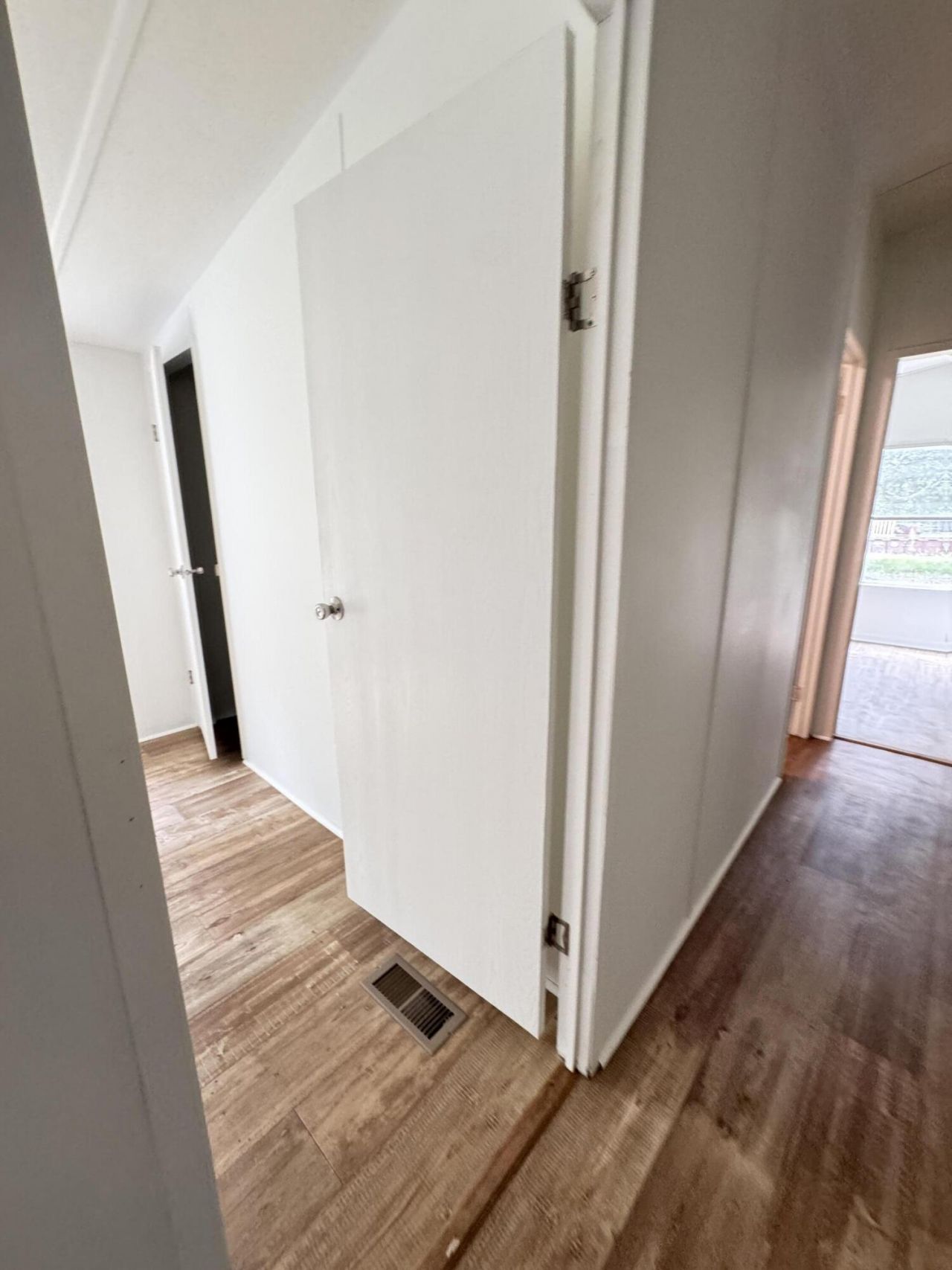 165 Camelot Place Photo 27