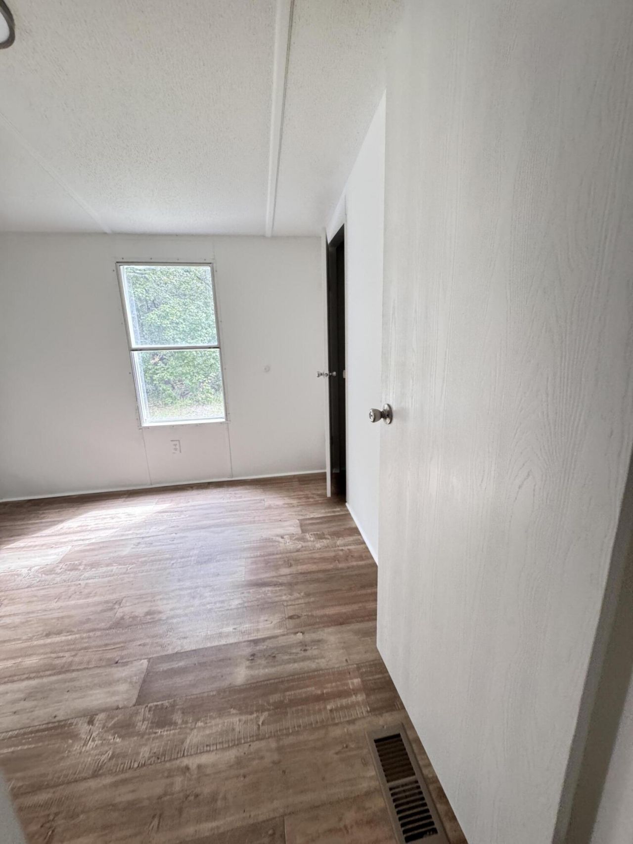 165 Camelot Place Photo 28