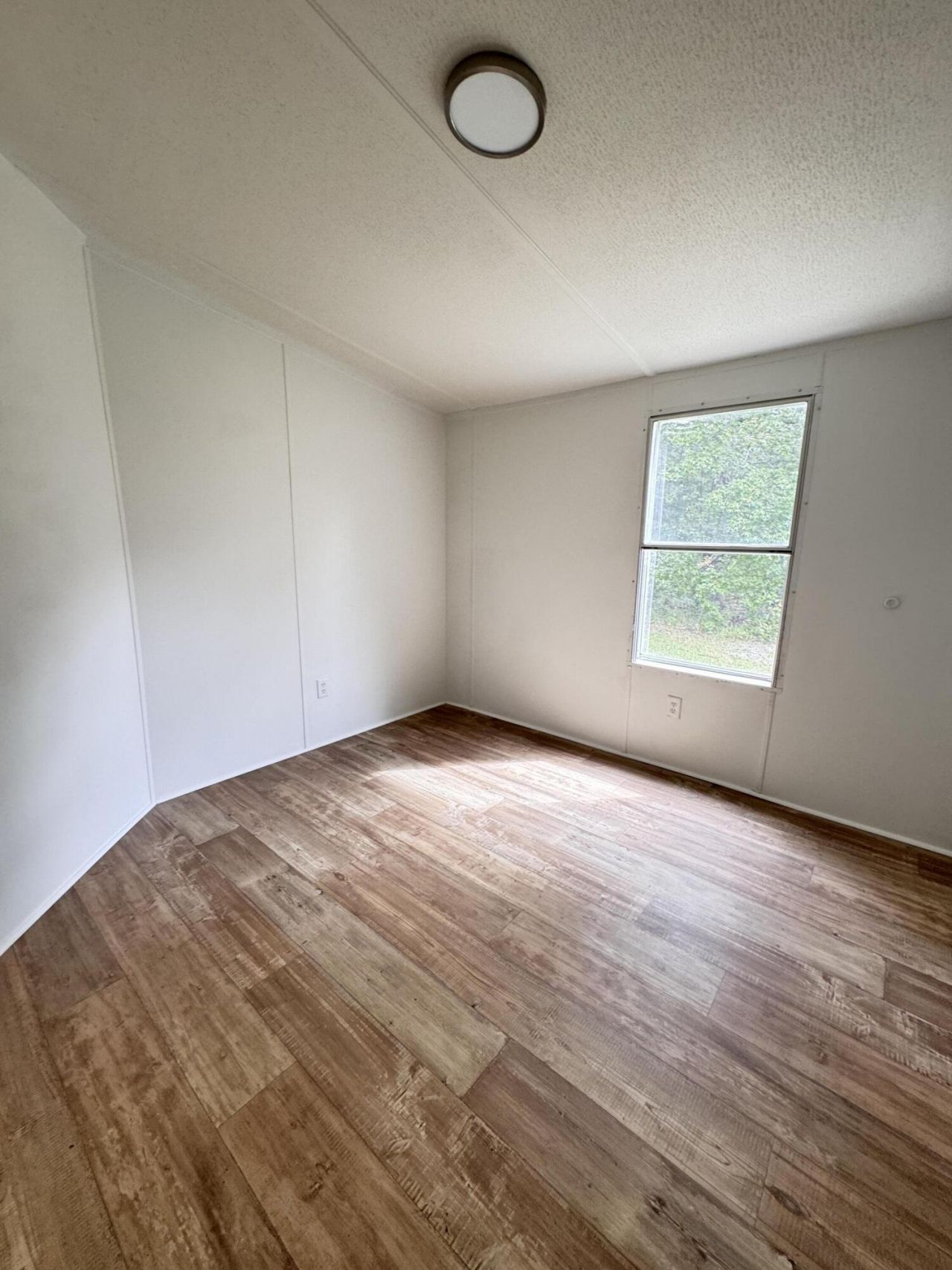 165 Camelot Place Photo 29