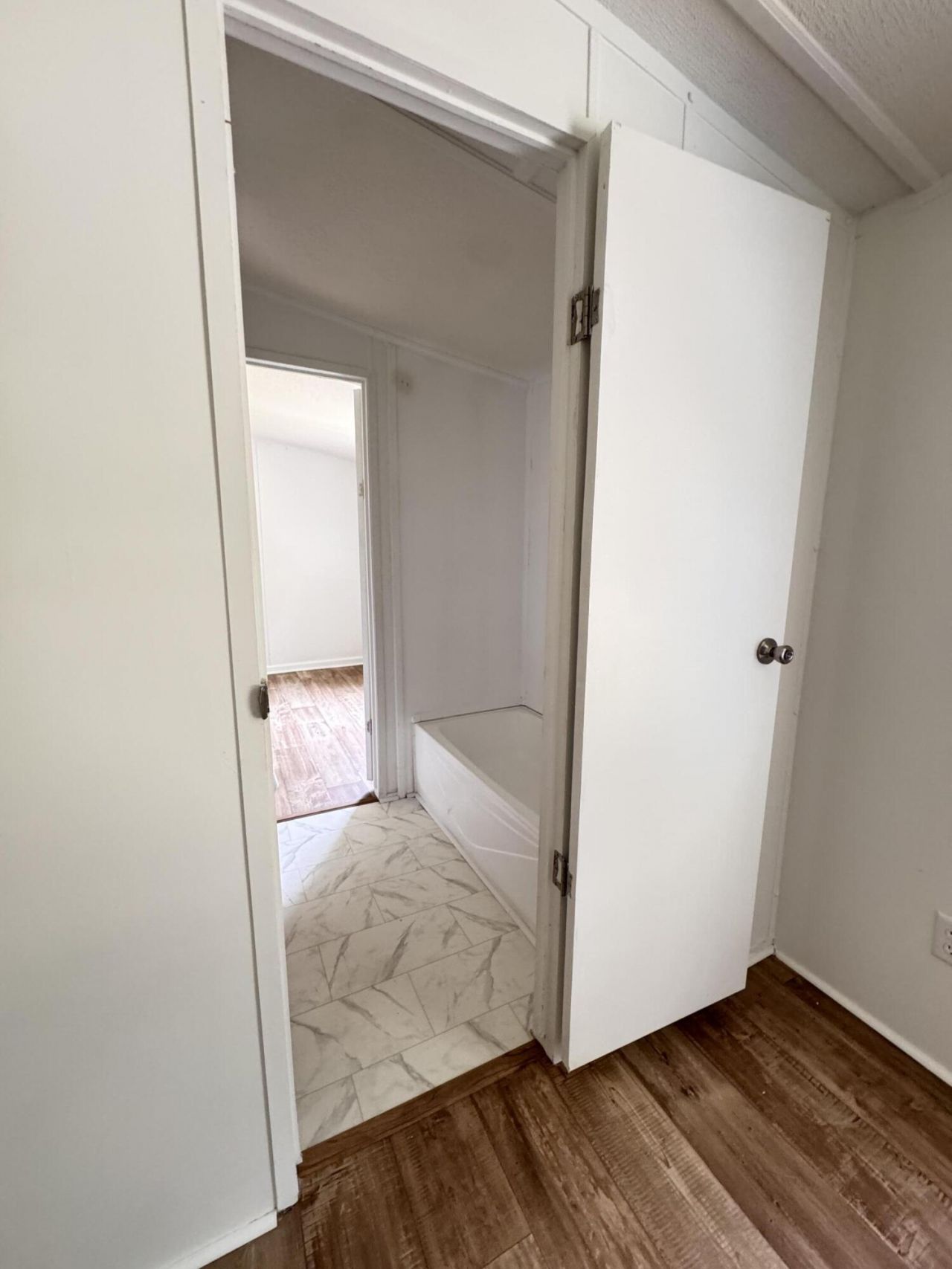 165 Camelot Place Photo 33