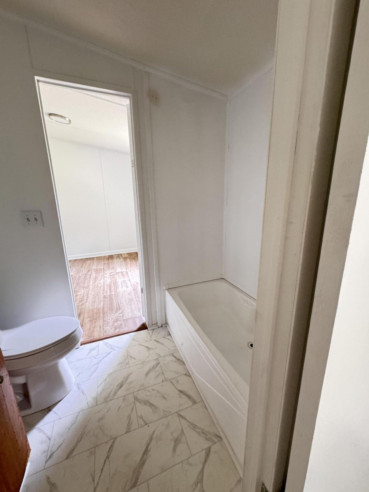 165 Camelot Place Photo 34