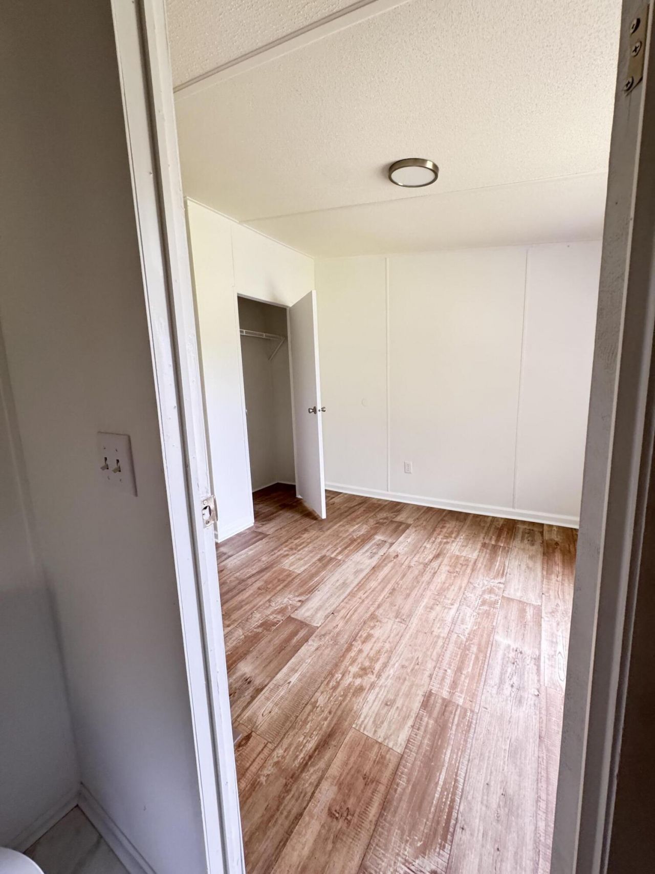 165 Camelot Place Photo 36