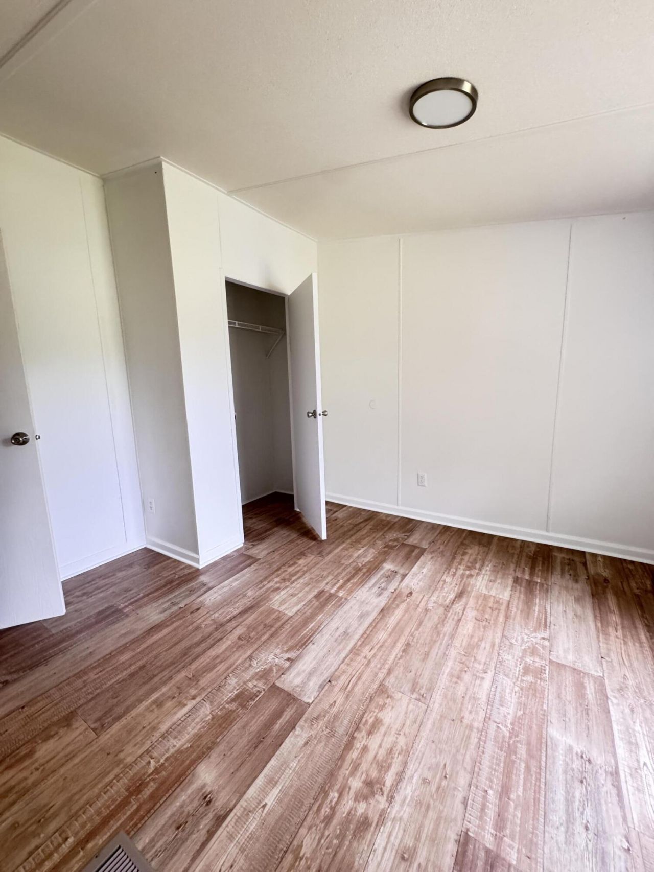 165 Camelot Place Photo 37