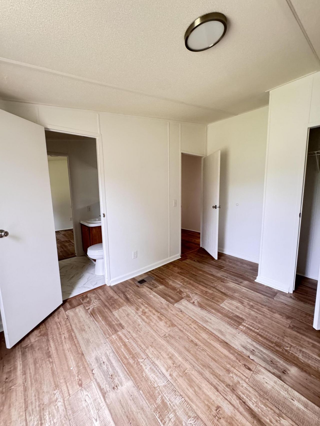 165 Camelot Place Photo 38