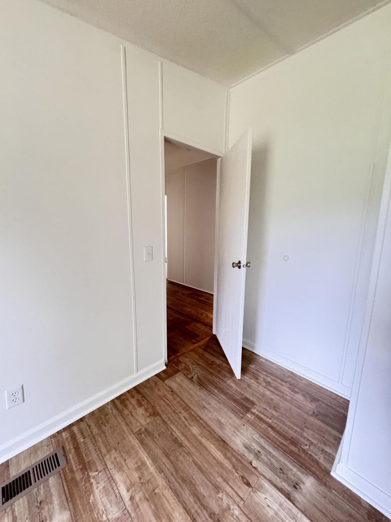 165 Camelot Place Photo 39