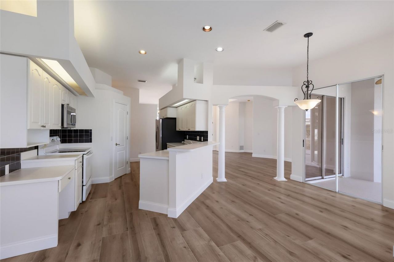 7111 41st Lane E, Sarasota, FL 34243 Photo