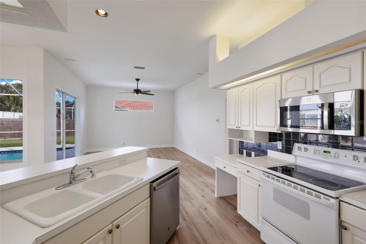 7111 41st Lane E, Sarasota, FL 34243 Photo