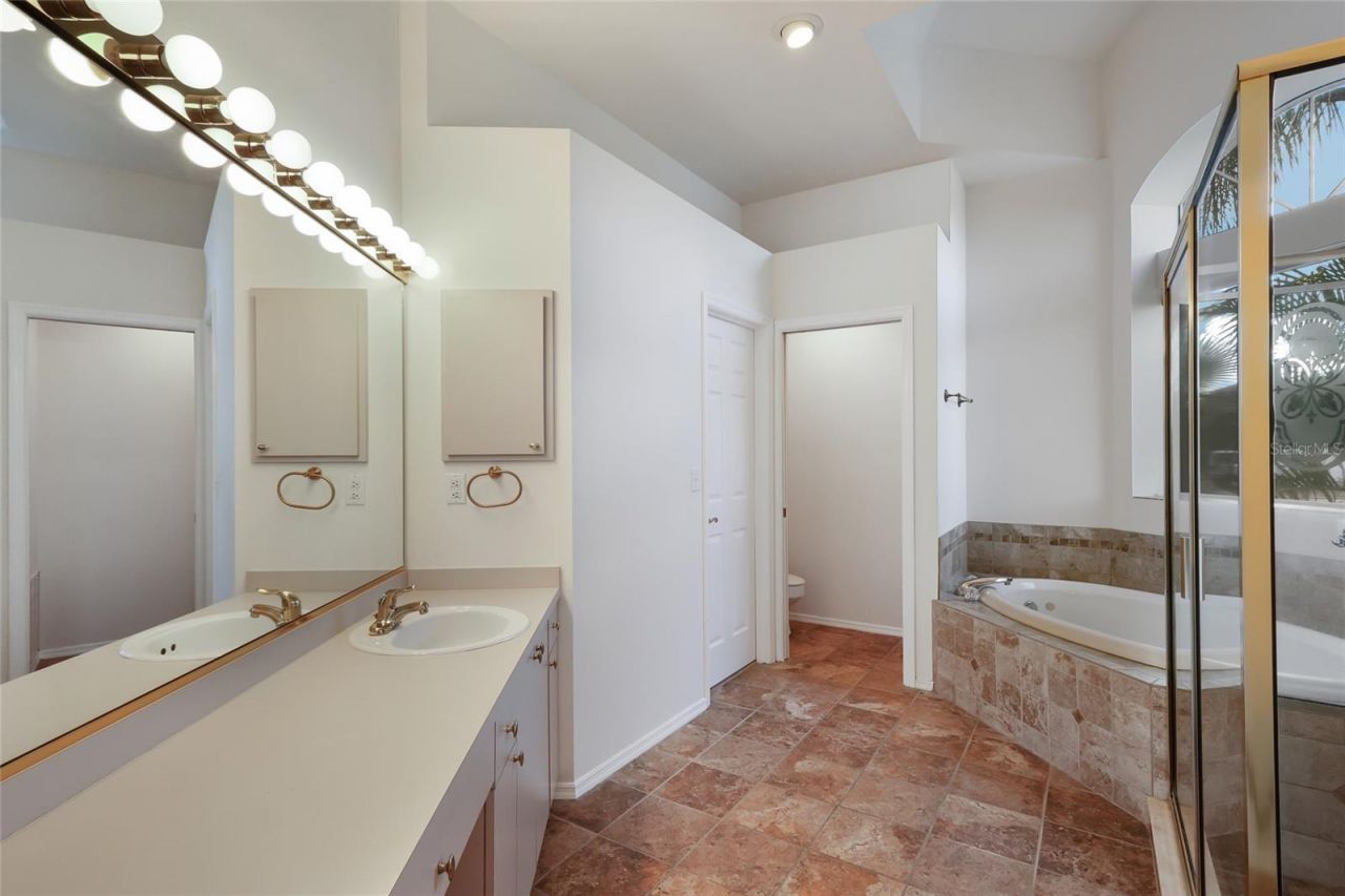 7111 41st Lane E, Sarasota, FL 34243 Photo