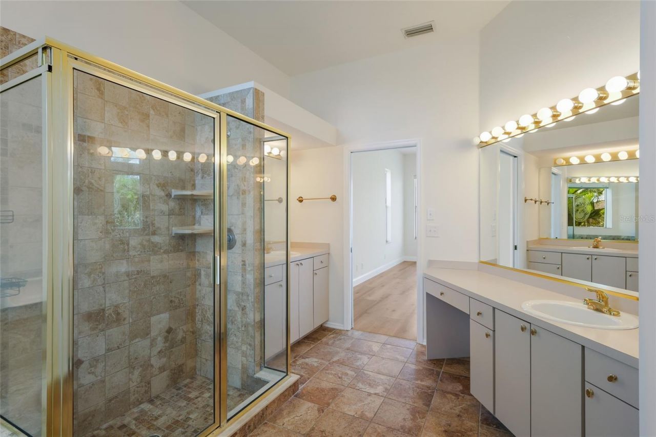 7111 41st Lane E, Sarasota, FL 34243 Photo