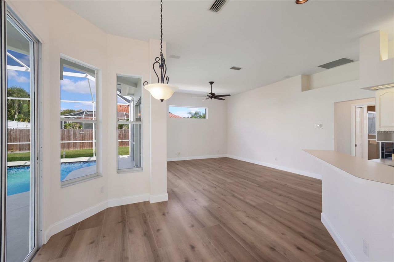 7111 41st Lane E, Sarasota, FL 34243 Photo