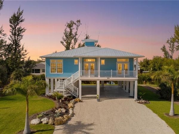 3811 Crestwell CT, ST. JAMES CITY, FL 33956