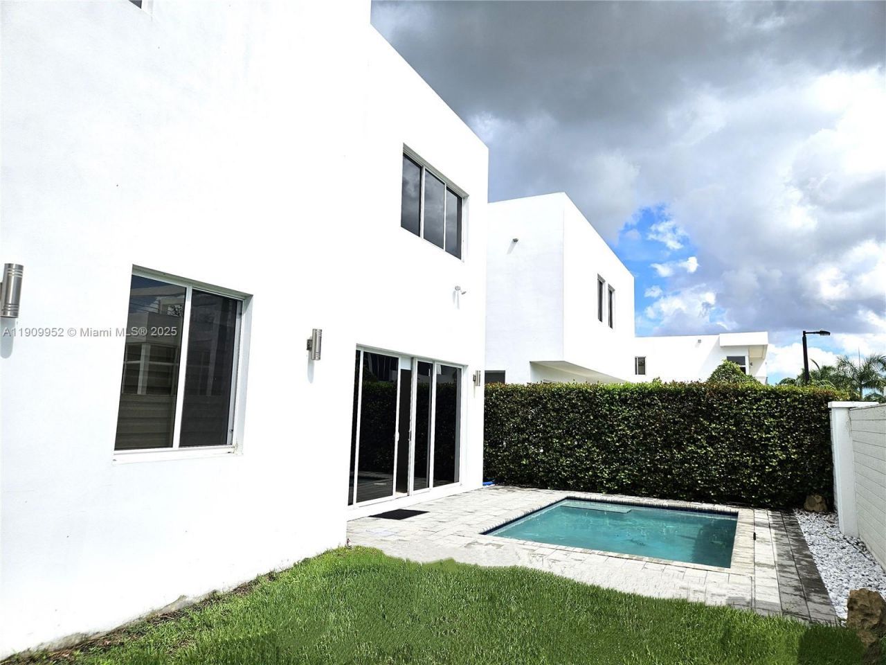9870 NW 75th Ter, Doral, FL 33178 Photo