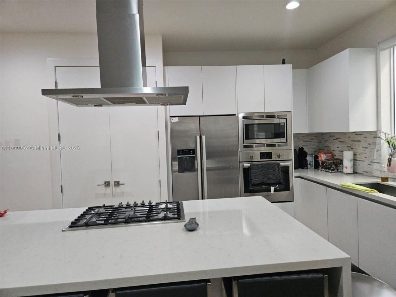 9870 NW 75th Ter, Doral, FL 33178 Photo