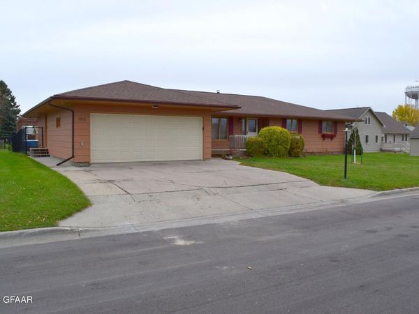 1312 CHERRY Place NE, Devils Lake, ND 58301