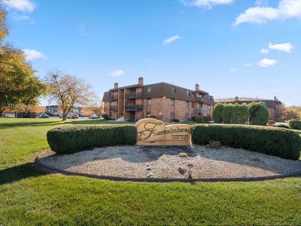 929 W Glen Park Avenue, Unit 304, Griffith, IN 46319