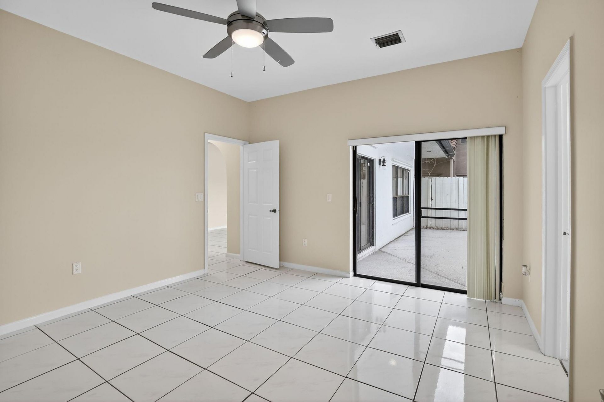9401 NW 18th Drive, Plantation, FL 33322 Photo