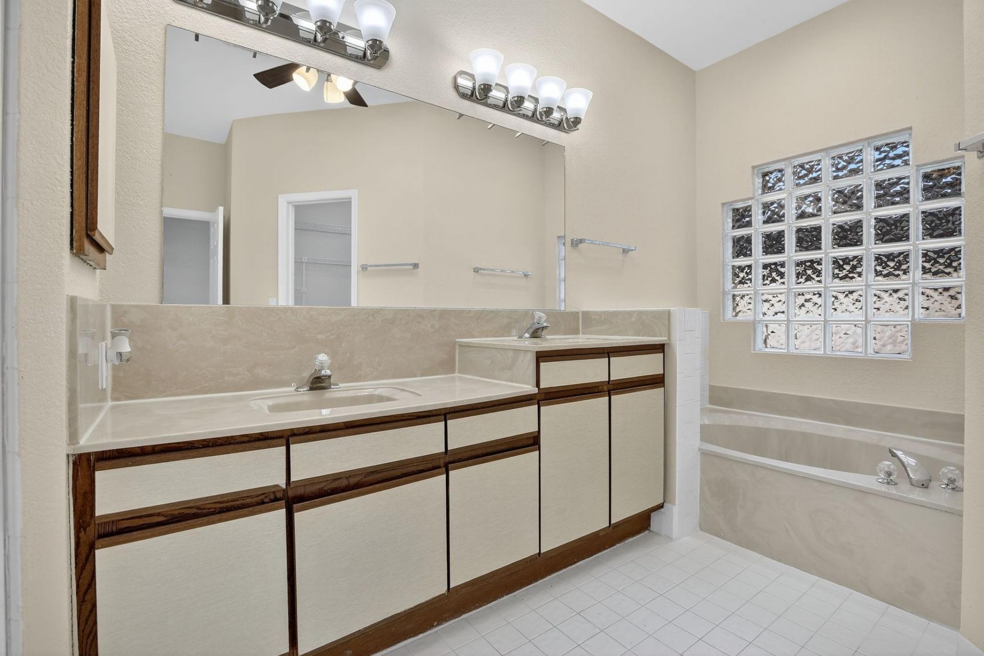 9401 NW 18th Drive, Plantation, FL 33322 Photo