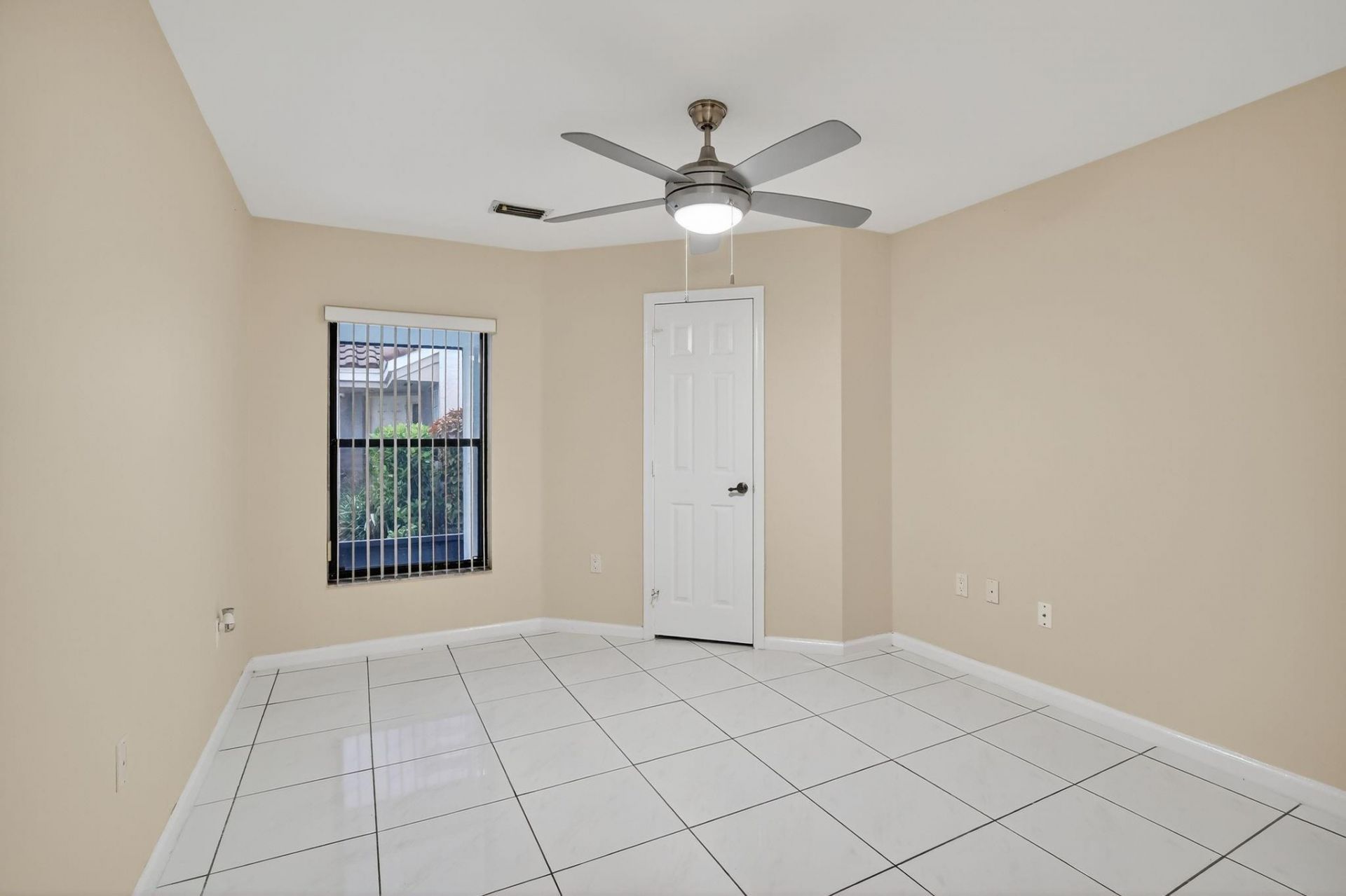 9401 NW 18th Drive, Plantation, FL 33322 Photo