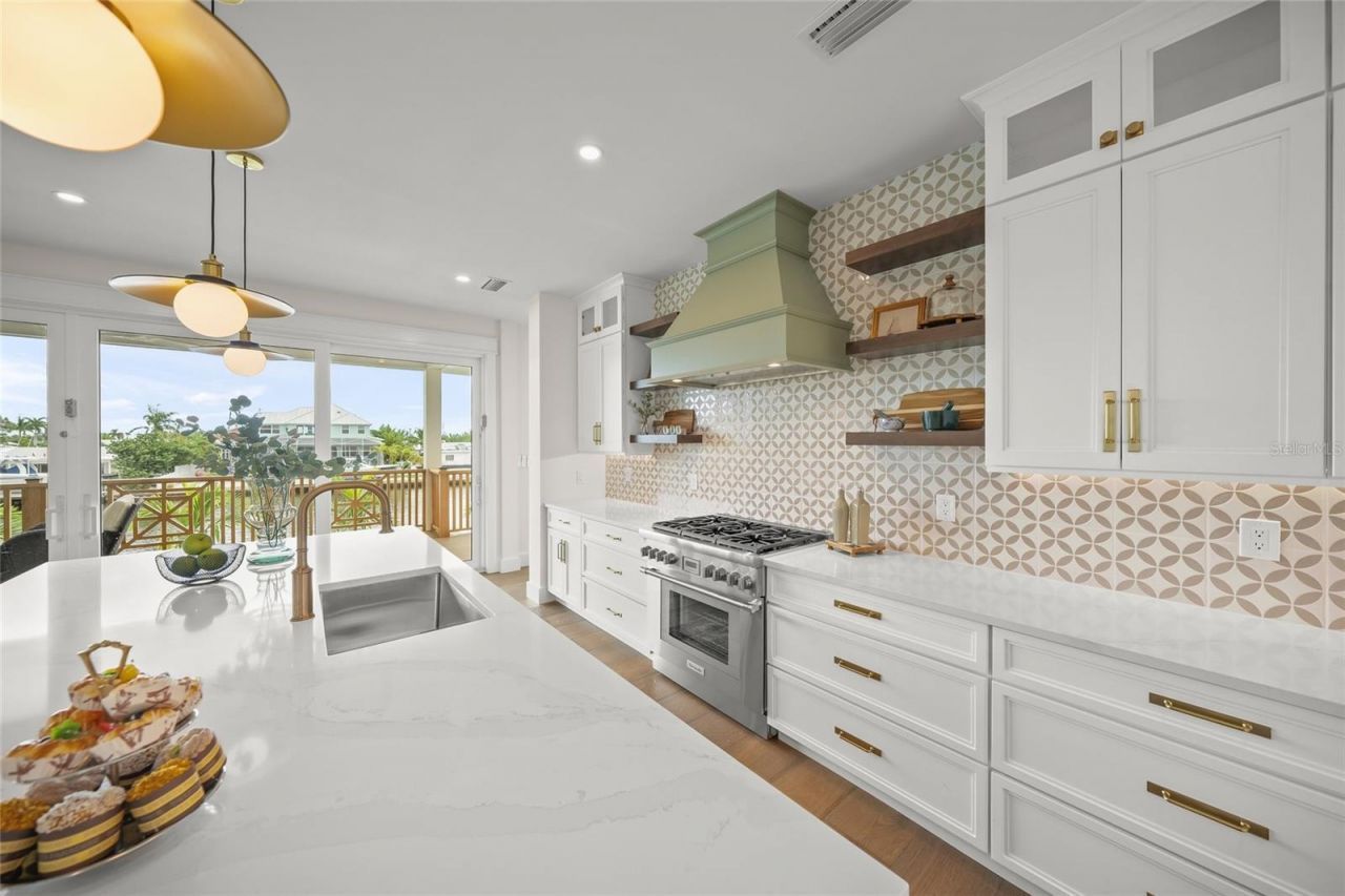 525 68th Street, Holmes Beach, FL 34217 Photo