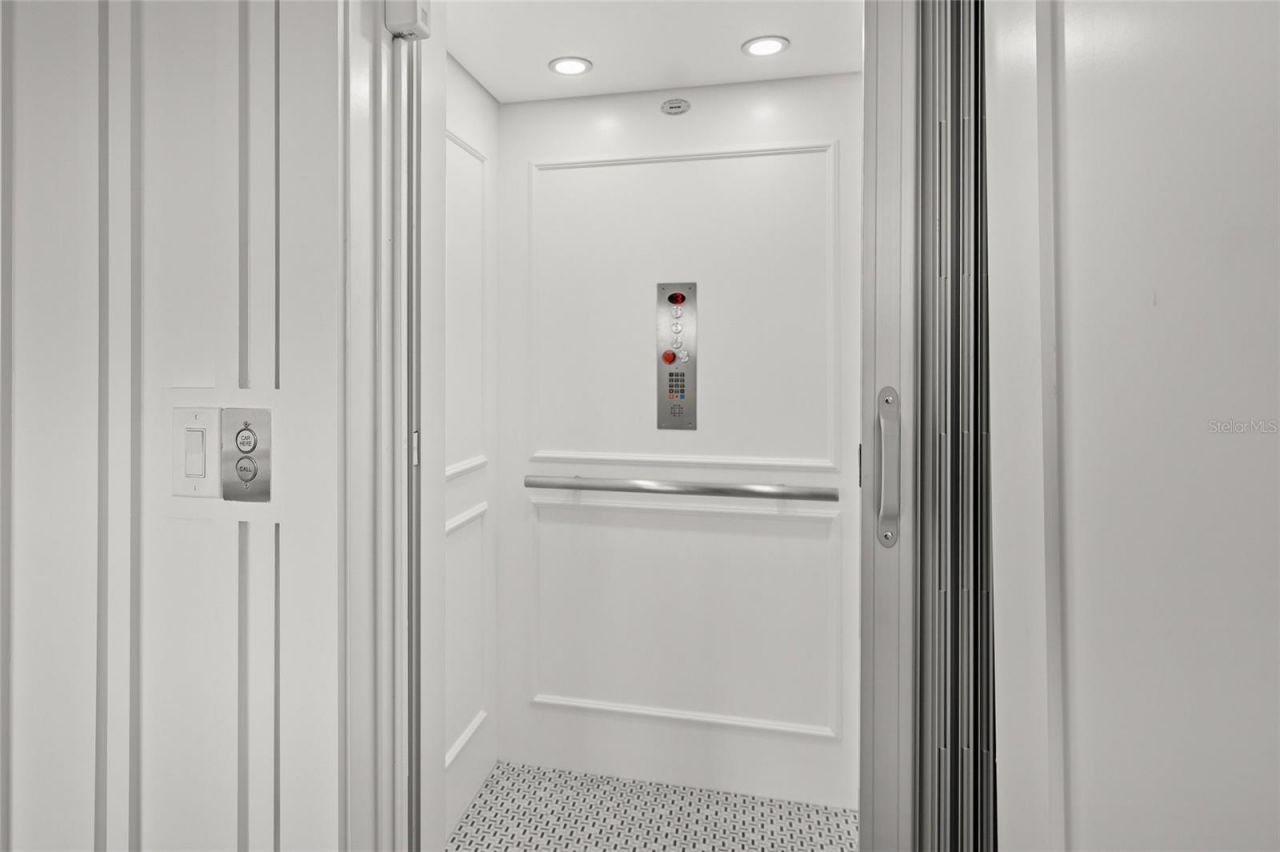 525 68th Street, Holmes Beach, FL 34217 Photo