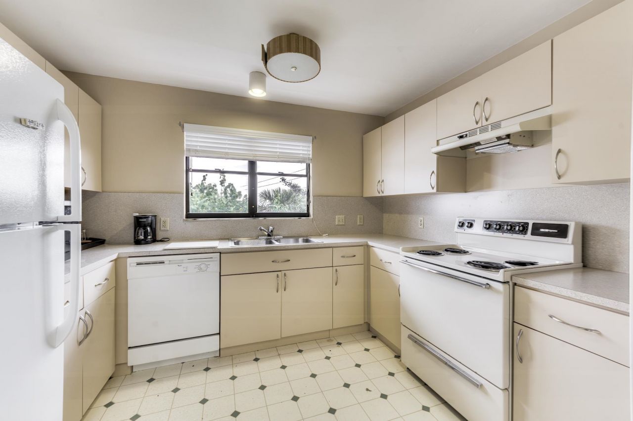 1149 Periwinkle Way, Unit 2, Sanibel, FL 33957 Photo