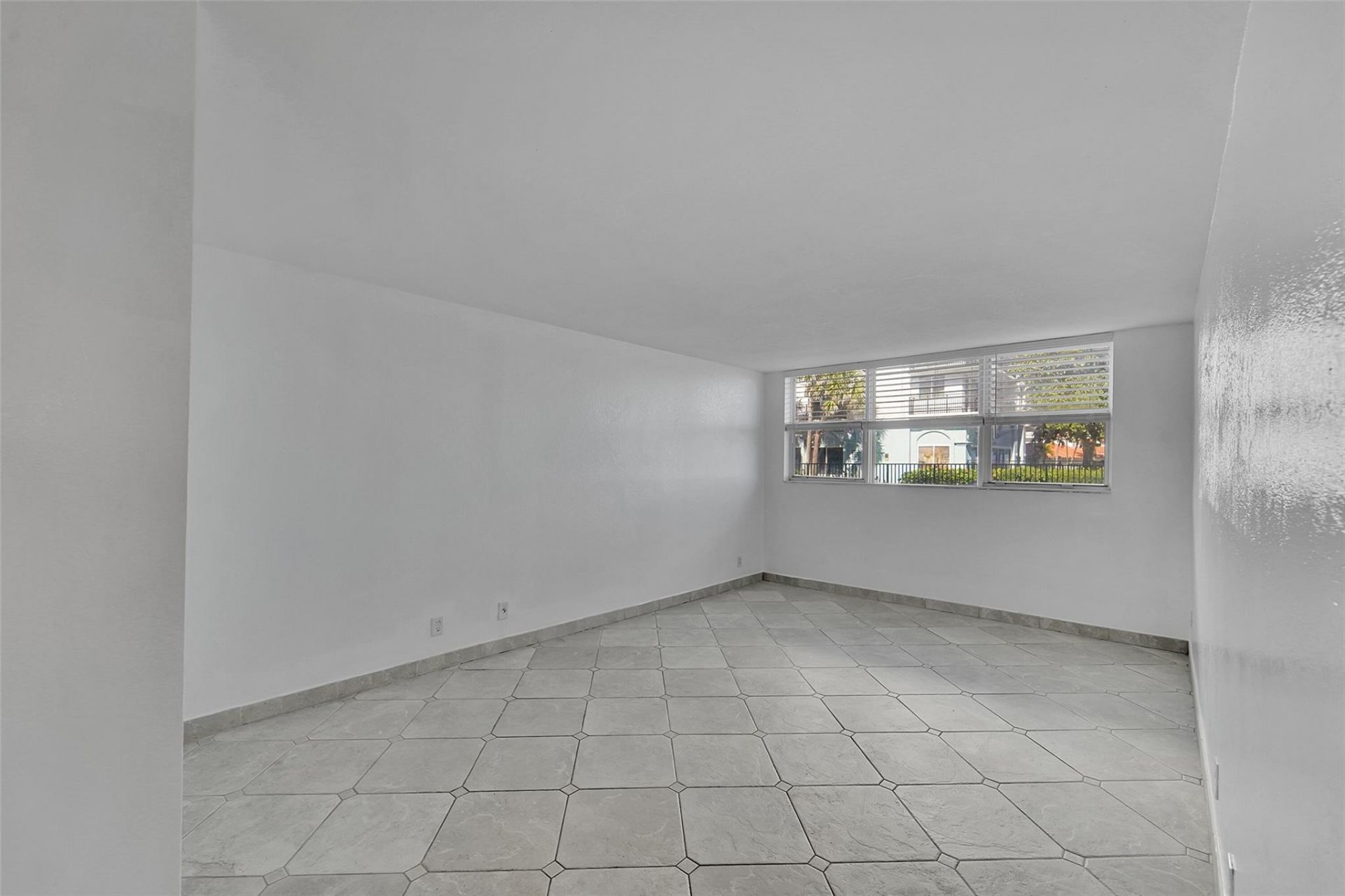 1239 Hillsboro Mile, Unit 109, Hillsboro Beach, FL 33062 Photo