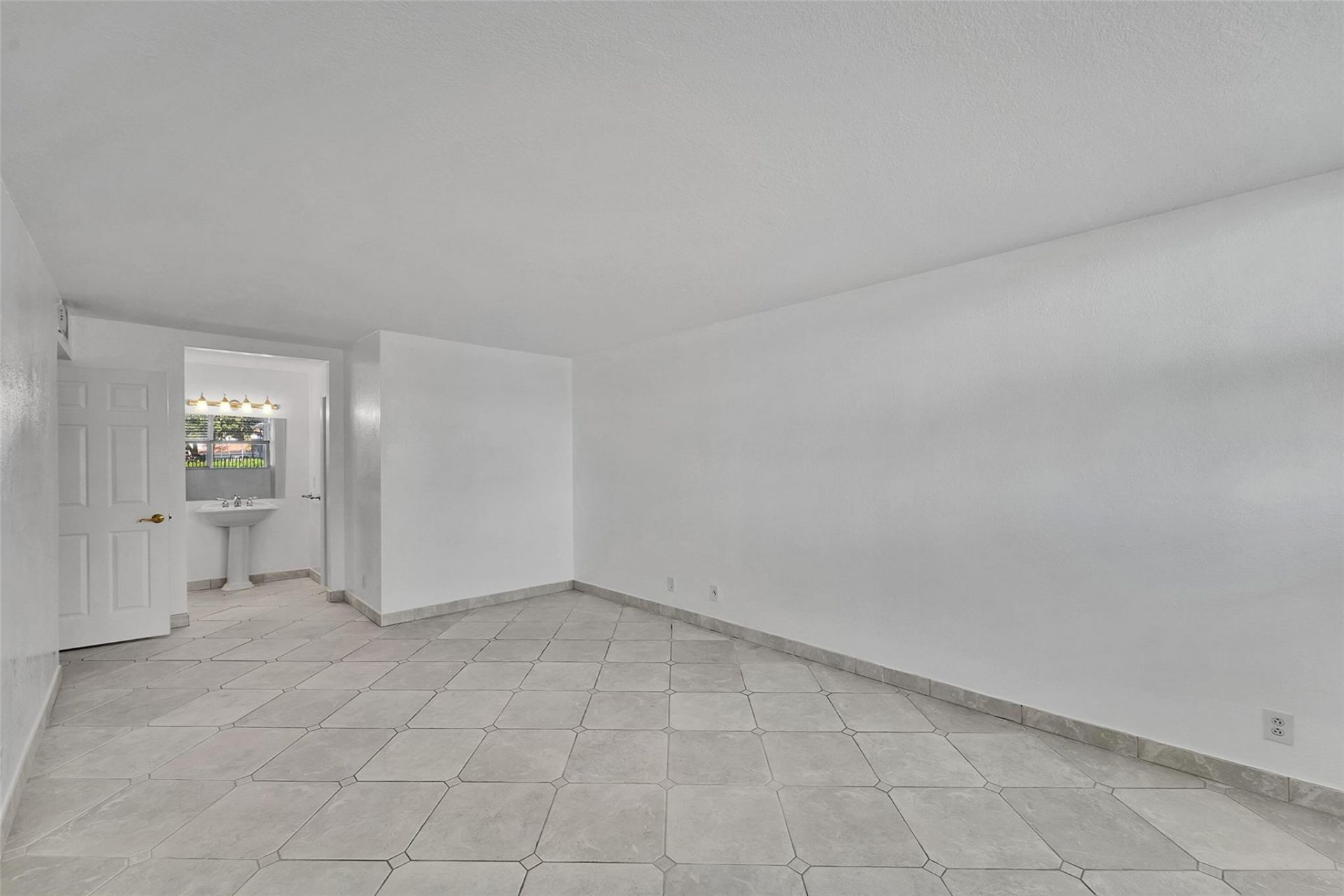 1239 Hillsboro Mile, Unit 109, Hillsboro Beach, FL 33062 Photo