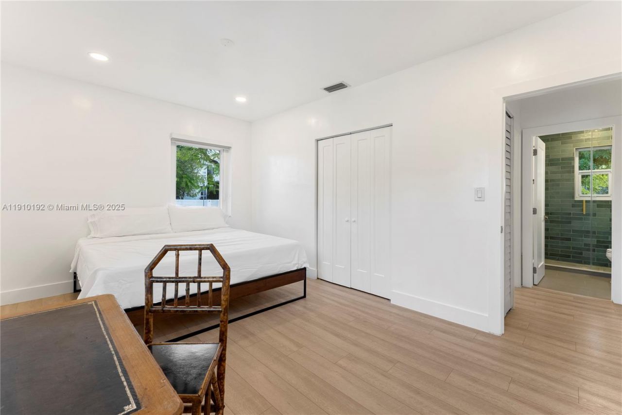 810 NW 7th St, Miami, FL 33136 Photo