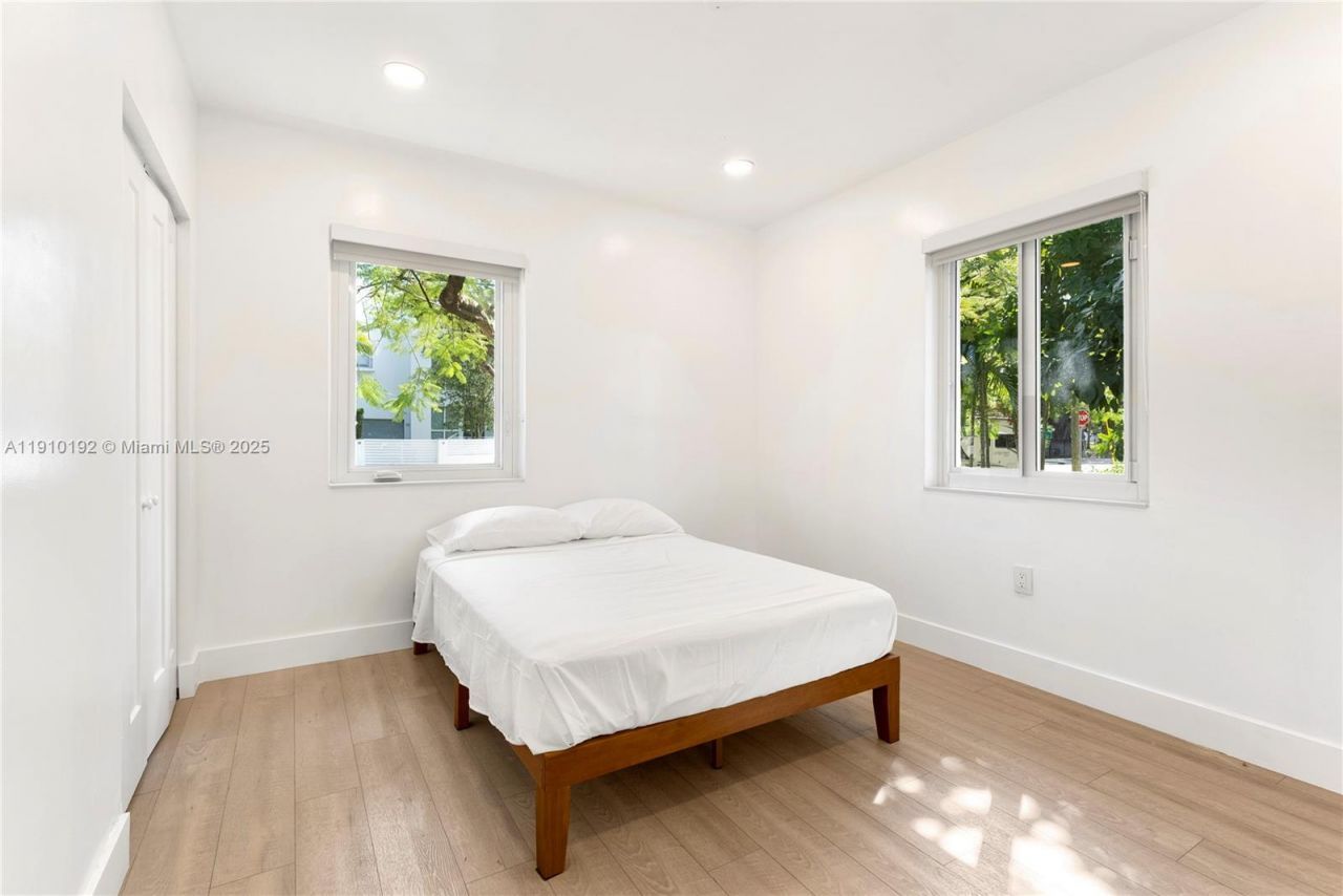 810 NW 7th St, Miami, FL 33136 Photo