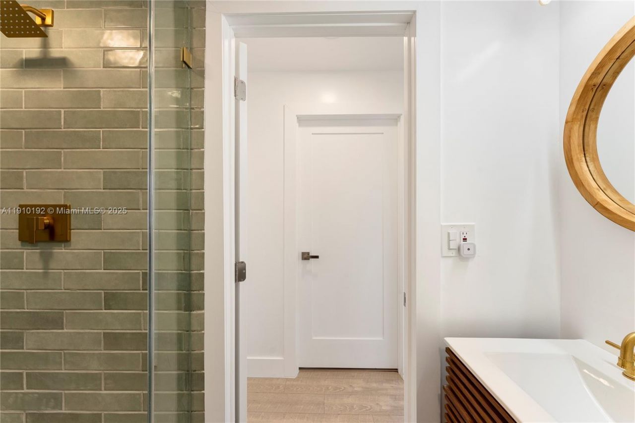 810 NW 7th St, Miami, FL 33136 Photo